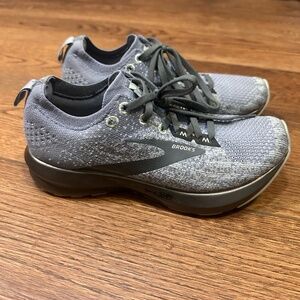 Brooks Levitate 3 Women's, Blue, Size 5